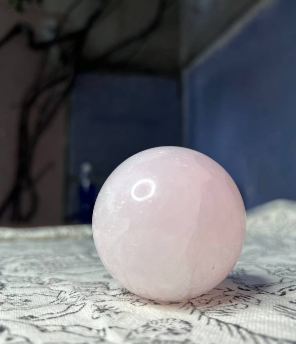 سنگ کروی رز کوارتز طبیعی (Rose Quartz Sphere) - Image 2